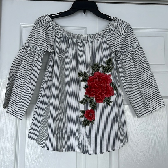 Potter's Pot Tops - Potter’s Pot Off-the-Shoulder Pin Stripe Rose Appliqué Blouse Size Small
